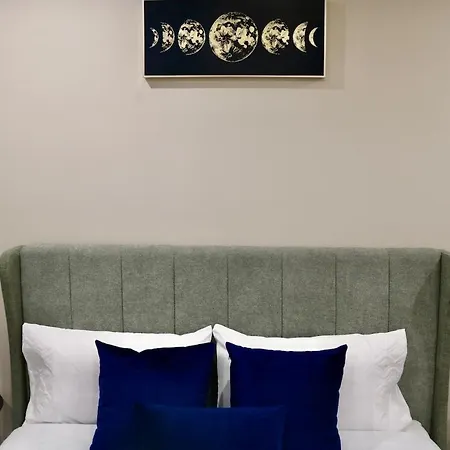 Modern 1-bed In By Prymeo, Location - Sleeps 4 Leeds (West Yorkshire)