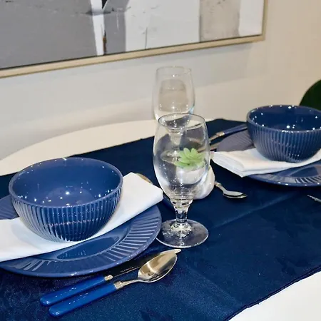 Modern 1-bed In By Prymeo, Location - Sleeps 4